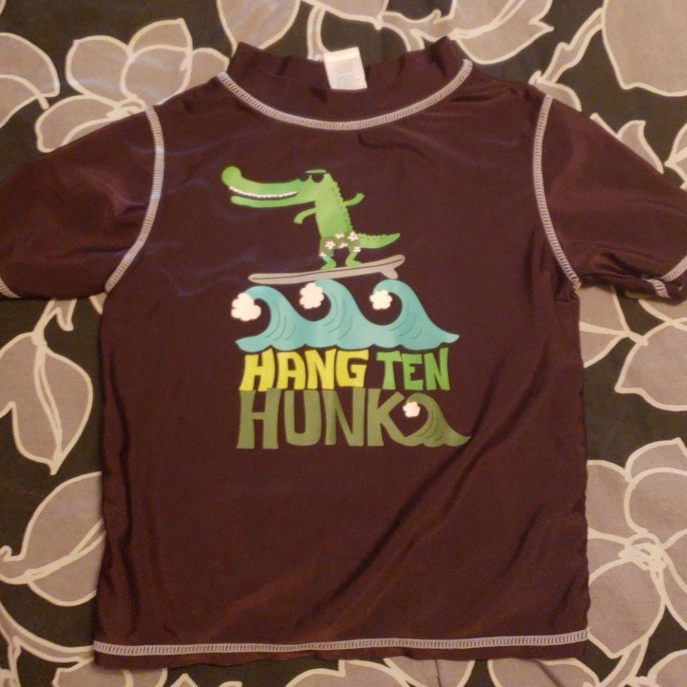 Carter's 24M Rash guard in great condition